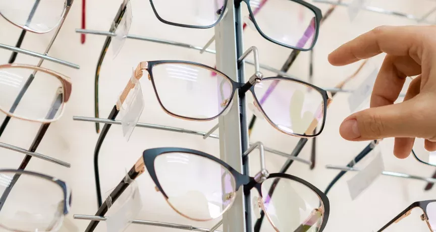 las empresas tienen que pagar las gafas o las lentillas