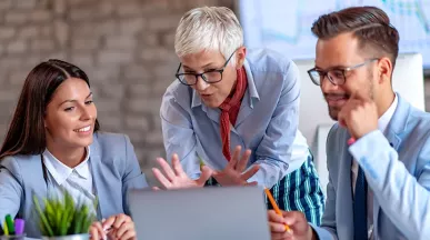 ¿Cómo hacer el organigrama vertical de una empresa?